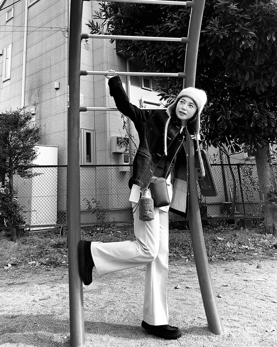 IZUMIのインスタグラム：「🖤🤍🖤 #izumisfashion 🤍」
