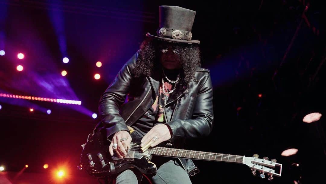 Guns N' Rosesのインスタグラム：「Toluca, Mexico was an awesome last show of the tour! What an incredible experience, thanks to every single person who came out🌹」