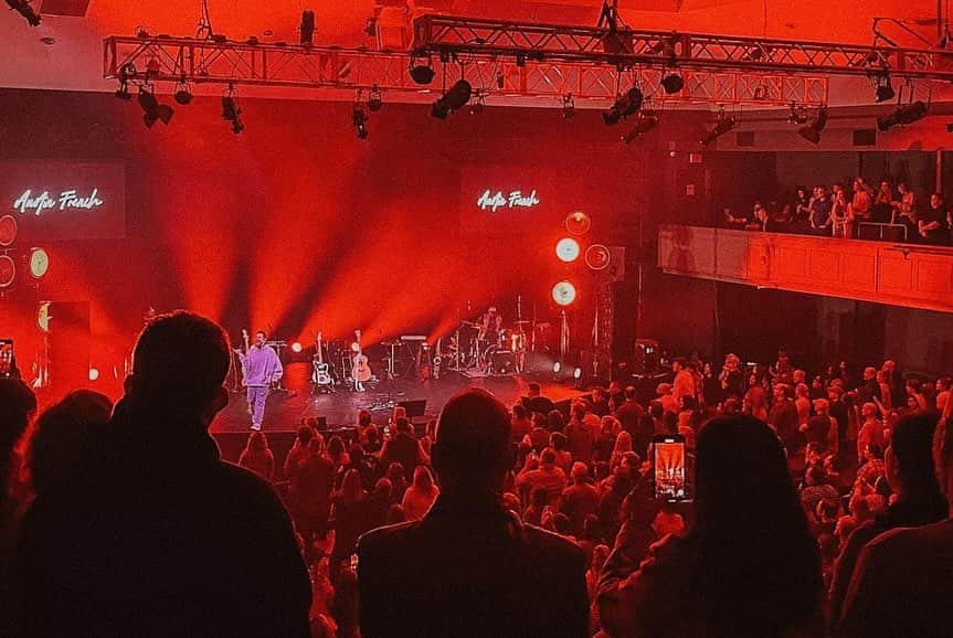 ダニー・ゴーキーさんのインスタグラム写真 - (ダニー・ゴーキーInstagram)「Can’t say it better than campus Pastor @adamcparker from @pathwaychurch.us … “Lives were changed, Jesus was glorified, our city was impacted. Hallelujah, GLORY to God!”  These nights are SO special! Thanks to everyone who came out in Longview, College Station, Lafayette & Mobile … what an INCREDIBLE weekend of seeing God move and getting to sing with all of you! 🙌🙌🙌  🙏 I pray you are encouraged to Stay Strong right where you are heading into this week, and look forward to sharing that hope with many more out on the road, too! 💪  #StayStrongTour #StayStrong #StayStrongDG #MondayMotivation #LifeChange #GlorytoGod #Hallelujah #Worship #NatalieLayne #AustinFrench #dannygokey」11月7日 9時27分 - dannygokey