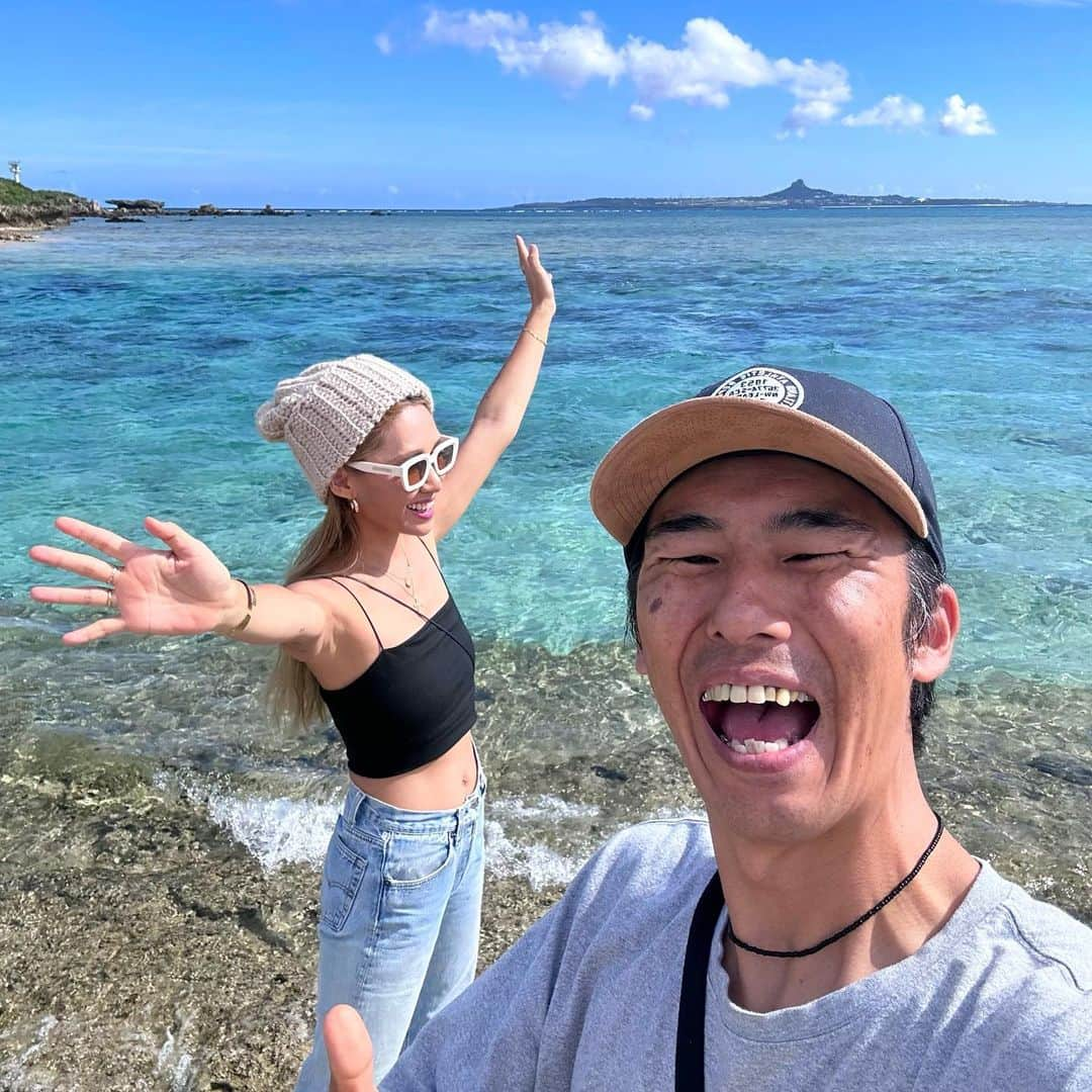 mianのインスタグラム：「晴れて日焼けした🥵 でも最高に楽しかった🫶🏾💕  真夏は蚊がいっぱいだから この時期涼しいしフクギ並木おすすめ✨ 自転車🚲借りて beach行って✌️ 次は息子と💖  今週も頑張れる💪✨ エイエイオ〜🌈🌈🌈」