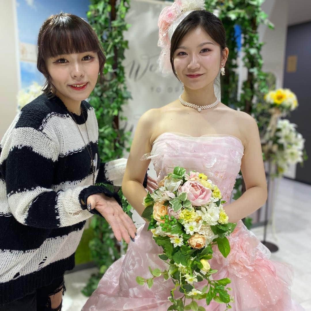 滋慶おもてなし&ブライダル・観光専門学校さんのインスタグラム写真 - (滋慶おもてなし&ブライダル・観光専門学校Instagram)「【授業風景】 ブライダル総合コースの2年生がドレススタイリストの授業でドレスをアレンジ✨ テーマはスウィート🫧 ヘッドアクセや腰のアクセサリーを製作したり、個性を出したアレンジをしていました🤩  o。○.o○。o○.o○。o.○o。○ 学校の詳しい情報はHPを✍ 業界コラムなどの スペシャルコンテンツも 盛りだくさん！ プロフィールのURLから👀 o。○.o○。o○.o○。o.○o。○  #大阪ホテル観光アンドウェディング専門学校  #大阪ウェディングアンドホテルir専門学校  #ブライダル #ウェディング #ホテル #観光 #エアライン #ir #専門学校」11月7日 20時33分 - jsh_osaka