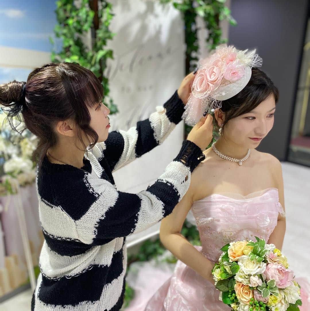 滋慶おもてなし&ブライダル・観光専門学校さんのインスタグラム写真 - (滋慶おもてなし&ブライダル・観光専門学校Instagram)「【授業風景】 ブライダル総合コースの2年生がドレススタイリストの授業でドレスをアレンジ✨ テーマはスウィート🫧 ヘッドアクセや腰のアクセサリーを製作したり、個性を出したアレンジをしていました🤩  o。○.o○。o○.o○。o.○o。○ 学校の詳しい情報はHPを✍ 業界コラムなどの スペシャルコンテンツも 盛りだくさん！ プロフィールのURLから👀 o。○.o○。o○.o○。o.○o。○  #大阪ホテル観光アンドウェディング専門学校  #大阪ウェディングアンドホテルir専門学校  #ブライダル #ウェディング #ホテル #観光 #エアライン #ir #専門学校」11月7日 20時33分 - jsh_osaka
