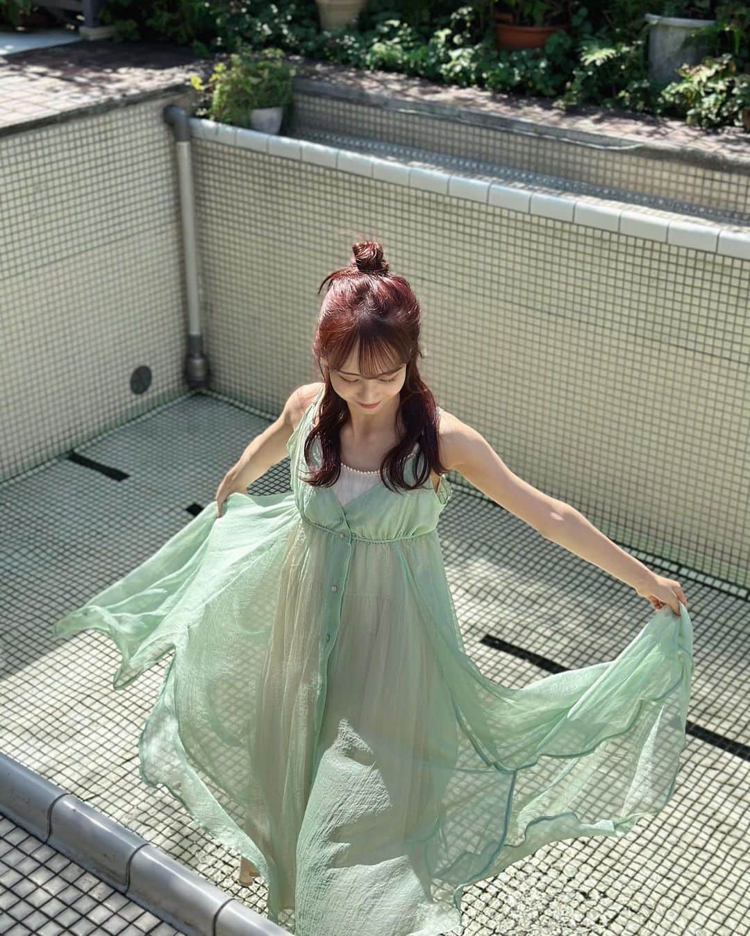 のインスタグラム：「.  アップトゥボーイVol.332 発売中です🌱🚿  夏の終わりを思い出すような、そんなページになってます！ インタビューでも私の思いをたくさんお話させていただきましたのでぜひ、！  #乃木坂46 #佐藤楓 #kaedegram」