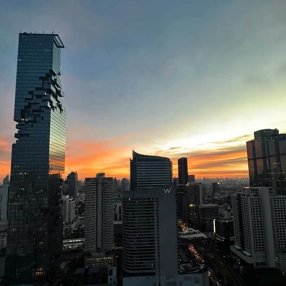 佐藤嘉人さんのインスタグラム写真 - (佐藤嘉人Instagram)「バンコクの朝日🌅 写真見返してると行きたくなるよね。」11月7日 20時33分 - yst.0601