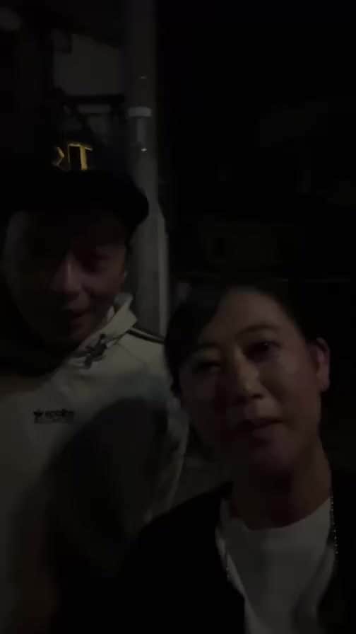 水谷千重子のインスタグラム：「真っ暗の中 数分だけのインスタライブでした🙇‍♀️🙇‍♀️お付き合いありがとうございました😭！ このあと21時から妄想トレイン観てね⭐️⭐️ #長野 #礼二くん🤭」