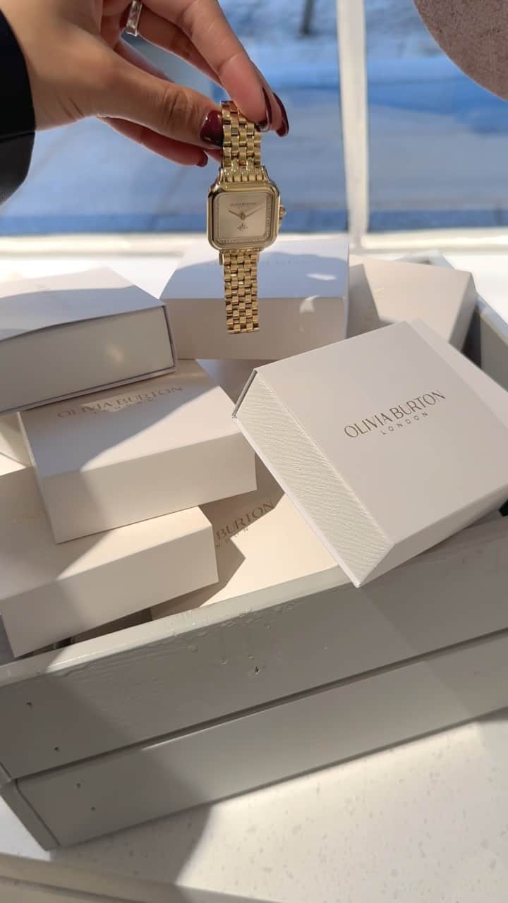 Olivia Burtonのインスタグラム：「Make 2023 the year you get your gifts sorted ahead of time.  With 20% off watches and 15% off jewellery, there’s nothing stopping you.  Shop online or visit our Covent Garden store.  #OliviaBurtonLondon #WomensWatches #Jewellery」