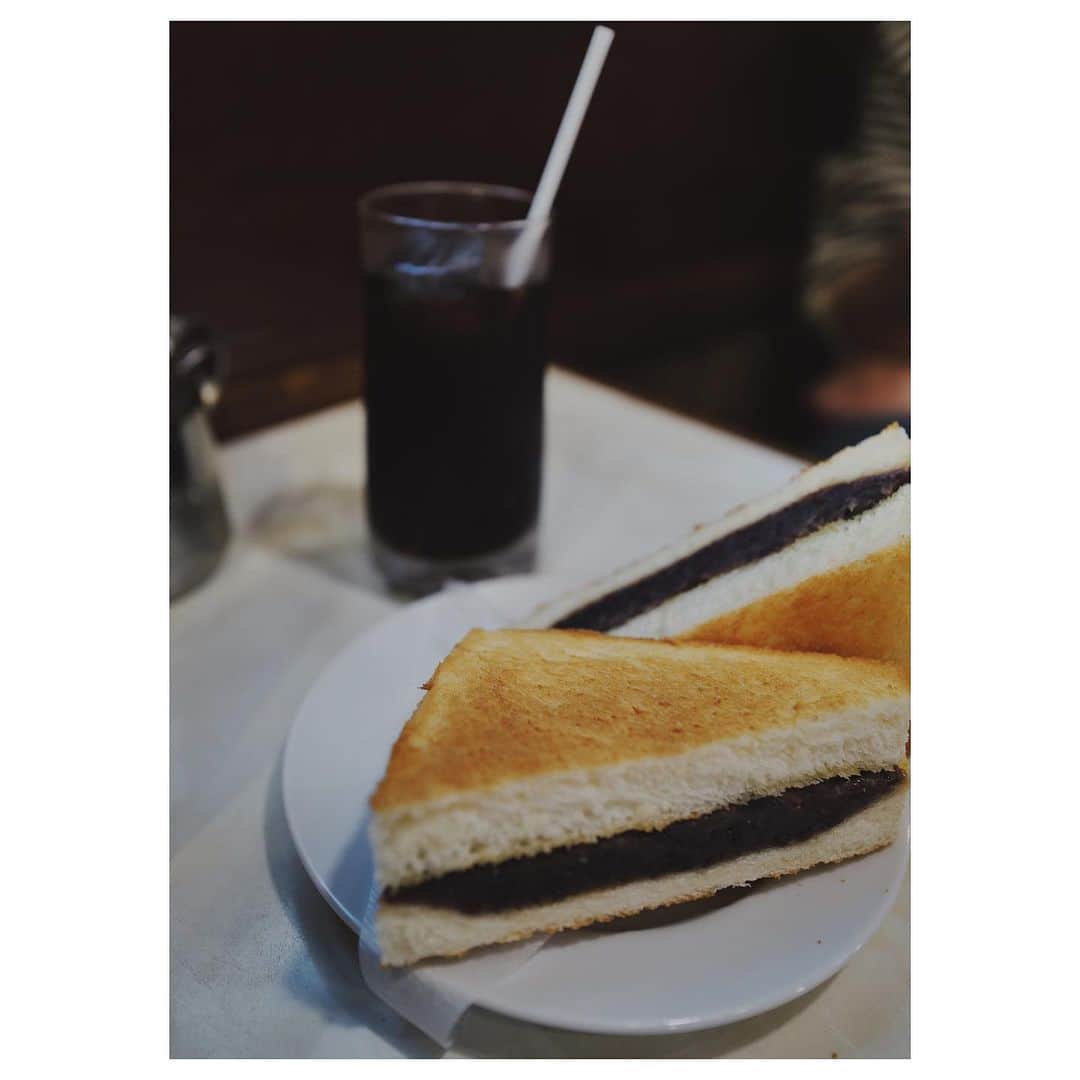 JUNNAさんのインスタグラム写真 - (JUNNAInstagram)「美味しいメモ📝 名古屋大須商店街散歩ver🚶  名古屋は公園がたくさんあるから 商店街でおやつを買って公園で食べるのがオススメ  1-3 珈琲の店 モカ 小倉トースト🍞サクジュわ最高  4  oimo cafe imomi.  5.6 りんご飴専門店 「ar. 」 外国ではよく見かけるけど、日本ではお祭りの時に見かけるくらいだな、と思っていたら最近チラホラ見かける🍎嬉しい。パリパリの飴とジューシーなりんご❤️最高  7.8 天むす専門店「鬼天」 小さくて食べやすいサイズお散歩のお供に...  9 KANNON COFFEE シャチクッキー🍪トッピング🤣  10 クレープ専門店「BUTTER MAN.」 好き❤️  #名古屋#大須商店街」11月7日 20時37分 - junna
