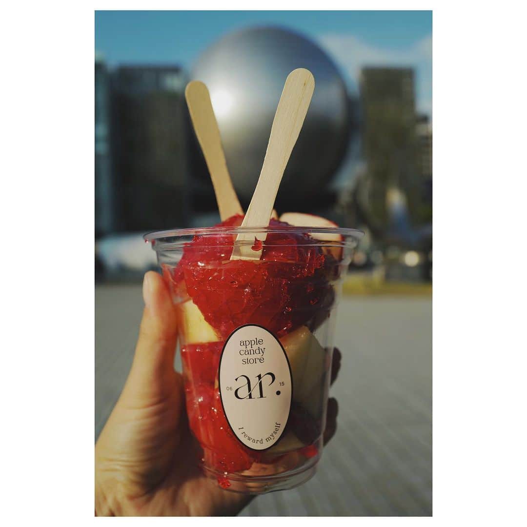 JUNNAさんのインスタグラム写真 - (JUNNAInstagram)「美味しいメモ📝 名古屋大須商店街散歩ver🚶  名古屋は公園がたくさんあるから 商店街でおやつを買って公園で食べるのがオススメ  1-3 珈琲の店 モカ 小倉トースト🍞サクジュわ最高  4  oimo cafe imomi.  5.6 りんご飴専門店 「ar. 」 外国ではよく見かけるけど、日本ではお祭りの時に見かけるくらいだな、と思っていたら最近チラホラ見かける🍎嬉しい。パリパリの飴とジューシーなりんご❤️最高  7.8 天むす専門店「鬼天」 小さくて食べやすいサイズお散歩のお供に...  9 KANNON COFFEE シャチクッキー🍪トッピング🤣  10 クレープ専門店「BUTTER MAN.」 好き❤️  #名古屋#大須商店街」11月7日 20時37分 - junna
