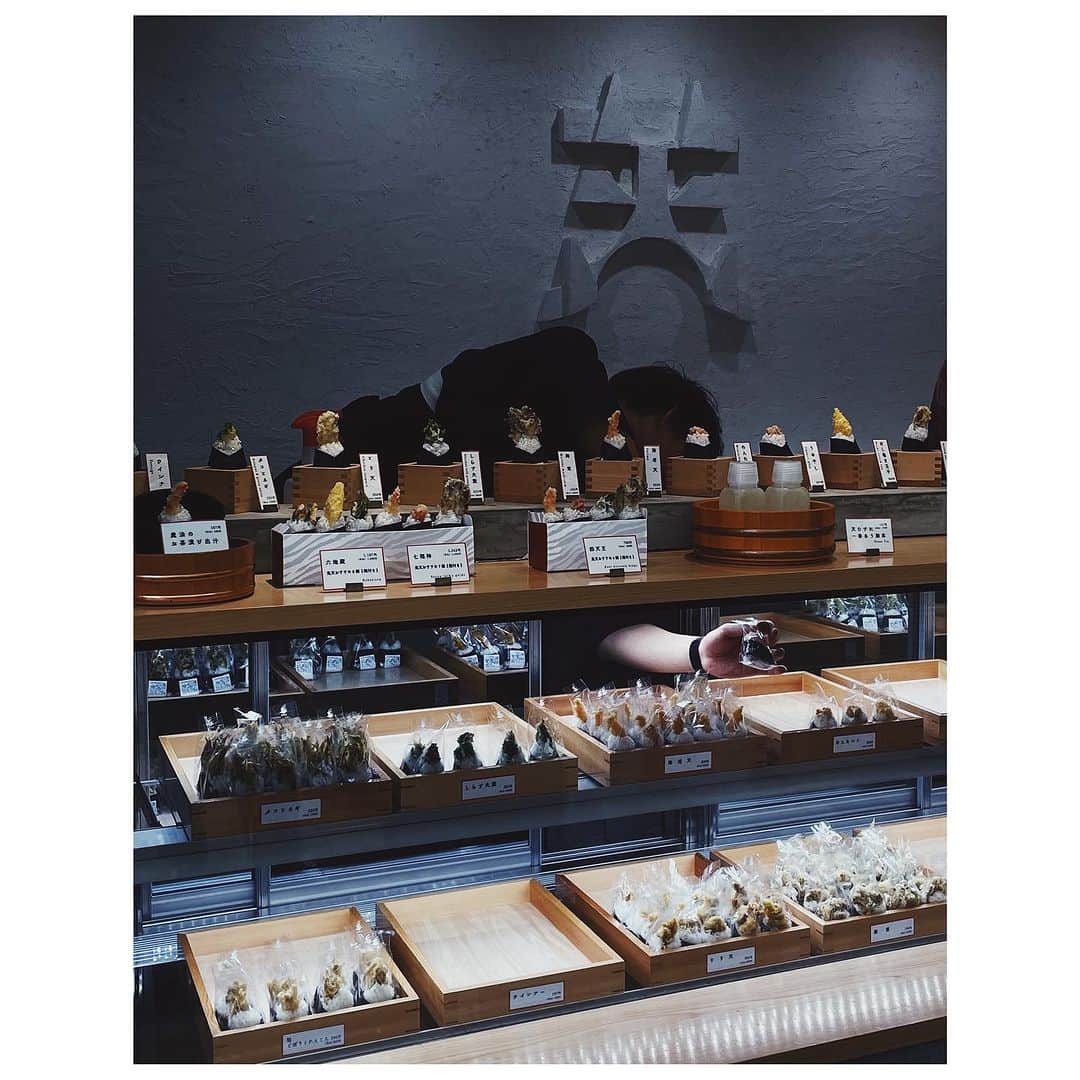 JUNNAさんのインスタグラム写真 - (JUNNAInstagram)「美味しいメモ📝 名古屋大須商店街散歩ver🚶  名古屋は公園がたくさんあるから 商店街でおやつを買って公園で食べるのがオススメ  1-3 珈琲の店 モカ 小倉トースト🍞サクジュわ最高  4  oimo cafe imomi.  5.6 りんご飴専門店 「ar. 」 外国ではよく見かけるけど、日本ではお祭りの時に見かけるくらいだな、と思っていたら最近チラホラ見かける🍎嬉しい。パリパリの飴とジューシーなりんご❤️最高  7.8 天むす専門店「鬼天」 小さくて食べやすいサイズお散歩のお供に...  9 KANNON COFFEE シャチクッキー🍪トッピング🤣  10 クレープ専門店「BUTTER MAN.」 好き❤️  #名古屋#大須商店街」11月7日 20時37分 - junna