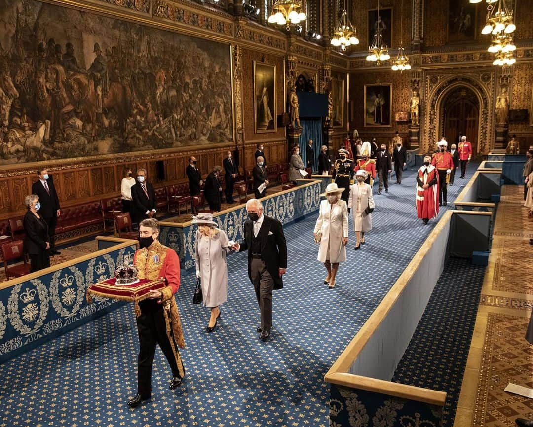 ロイヤル・ファミリーさんのインスタグラム写真 - (ロイヤル・ファミリーInstagram)「Today marks the first occasion on which His Majesty The King will open Parliament as Sovereign.  His Majesty will be accompanied by Her Majesty The Queen. Her Royal Highness The Princess Royal, as Colonel of The Blues and Royals, will also be in attendance as Gold Stick in Waiting.  Pictured here, The King (as Prince of Wales) first attended State Opening of Parliament in 1970, alongside his sister The Princess Royal, accompanying his mother Queen Elizabeth II and father The former Duke of Edinburgh.  ⬅️ Take a look back at previous State Openings of Parliament.  Picture 3: Edward VII travels to Parliament in 1910.  Picture 4: King George V and Queen Mary leave Parliament in 1930.  Picture 5: Queen Elizabeth II, accompanied by The former Duke of Edinburgh, opens Parliament for the first time in her reign in 1952.  Picture 6: Queen Elizabeth II and The former Duke of Edinburgh walk through the Royal Gallery to the Chamber of the House of Lords in 1958. This was the first time that photographs of the ceremony were permitted, and it was also televised for the first time.  Picture 7: Queen Elizabeth II leaves the House of Lords via the Sovereign's entrance after the State Opening of Parliament in 1978.  Picture 8: Queen Elizabeth II, alongside The then Prince of Wales, delivers her speech during the State Opening of Parliament in 2013.  Picture 9: In May 2021, amidst the Covid-19 pandemic, Queen Elizabeth II is accompanied by The then Prince of Wales through the Royal Gallery.  Picture 10: The former Prince of Wales and Duchess of Cornwall, accompanied by The then Duke of Cambridge, proceed behind the Imperial State Crown in 2022.」11月7日 19時08分 - theroyalfamily