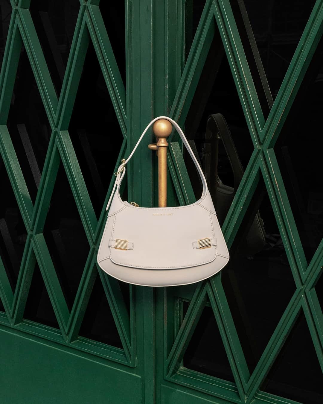 CHARLES & KEITH JAPAN CHARLES & KEITHのインスタグラム：「緩やかな台形のシルエットの中にシンメトリーに配置されたメタルパーツ。⁠ その洗練されたデザインがあなたのスタイルを一層エレガントに仕上げる。⁠ ⁠ メタリックアクセント カーブショルダーバッグ ⁠ (Article No. CK2-20782232)⁠ ⁠ #CharlesKeithFW23 ⁠ #チャールズアンドキース」