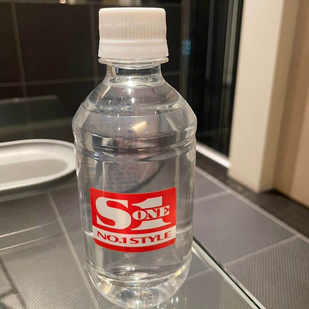 山手梨愛のインスタグラム：「本日はS1のお水です💧  #⁡⁡⁡⁡⁡⁡山⁡手梨愛 ⁡ ⁡#S1⁡⁡」