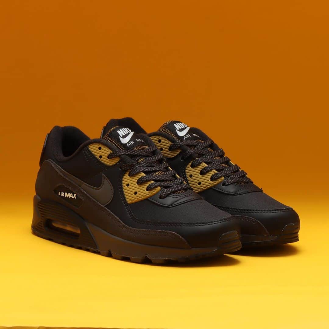 Sports Lab by atmos OSAKAさんのインスタグラム写真 - (Sports Lab by atmos OSAKAInstagram)「. ↓↓↓ 11/8(WED)RELEASE NIKE AIR MAX 90 fb9657-001 ¥15,400-(tax included) SIZE : 25.5cm〜30.0cm」11月7日 19時11分 - atmos_lucua_osaka