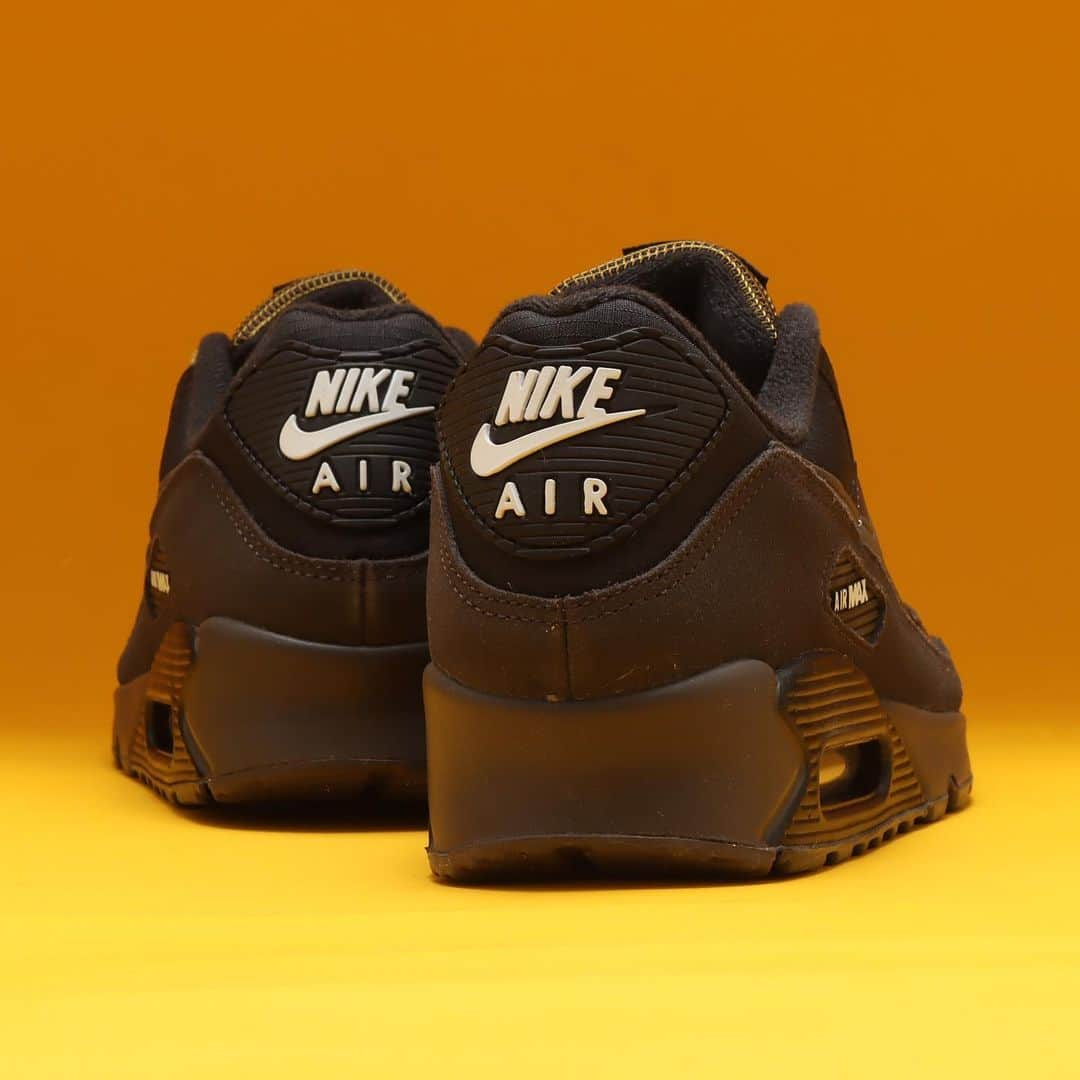 Sports Lab by atmos OSAKAさんのインスタグラム写真 - (Sports Lab by atmos OSAKAInstagram)「. ↓↓↓ 11/8(WED)RELEASE NIKE AIR MAX 90 fb9657-001 ¥15,400-(tax included) SIZE : 25.5cm〜30.0cm」11月7日 19時11分 - atmos_lucua_osaka