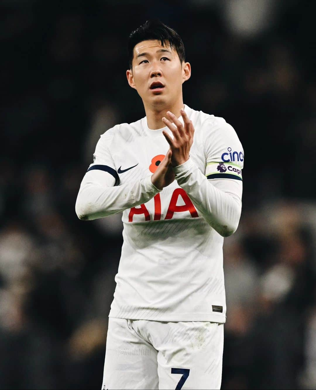 ソン・フンミンのインスタグラム：「Your support last night was incredible. We felt so much off your energy and atmosphere in the stadium. We made mistakes as a team, put ourselves in a tricky position. But hey, we will learn from these mistakes, we will bounce back, and we will be stronger together. I wake up this morning proud of the boys, proud of you the supporters, and excited to get straight back to work. COYS 🤍」