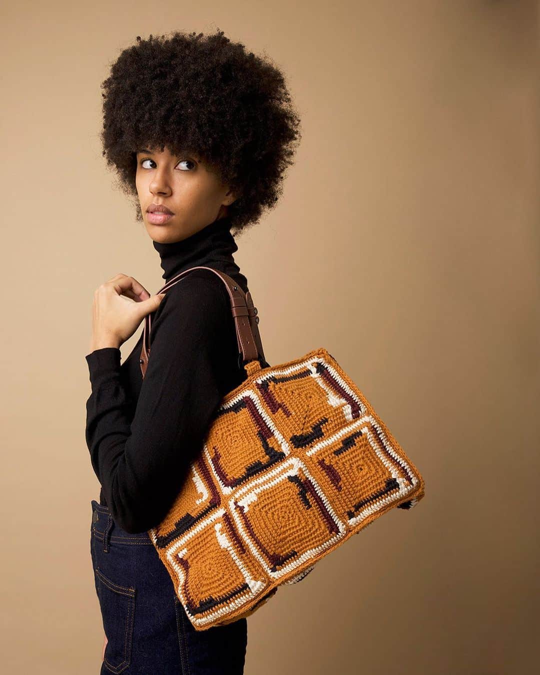 ジャマンピュエッシュさんのインスタグラム写真 - (ジャマンピュエッシュInstagram)「Hand-crocheted of high quality cotton, the Vivienne is a perfect tote bag to accessoirise your urban fall outfit. #jaminpuech #crochetedbag #uniquebag #caramelcottonbag」11月7日 19時15分 - jaminpuech