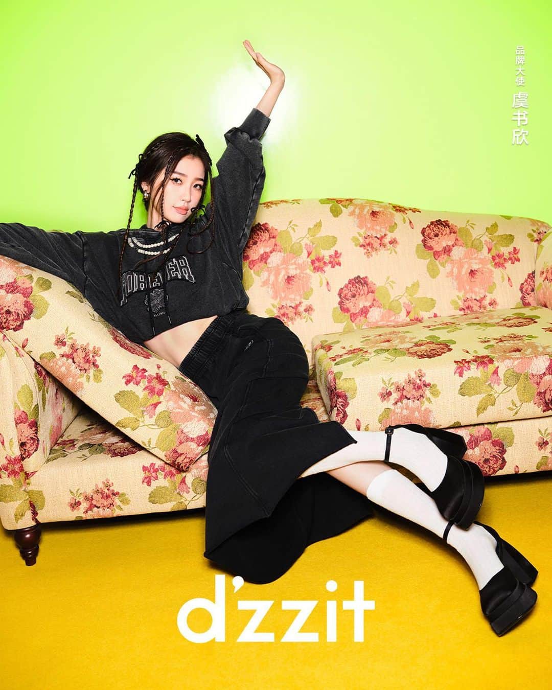 DAZZLE FASHIONのインスタグラム：「Brand ambassador @estheeerrrrr interprets#dzzit2023WinterCollection  #dzzit2023WINTER #dzzitisit #dzzitgirl」