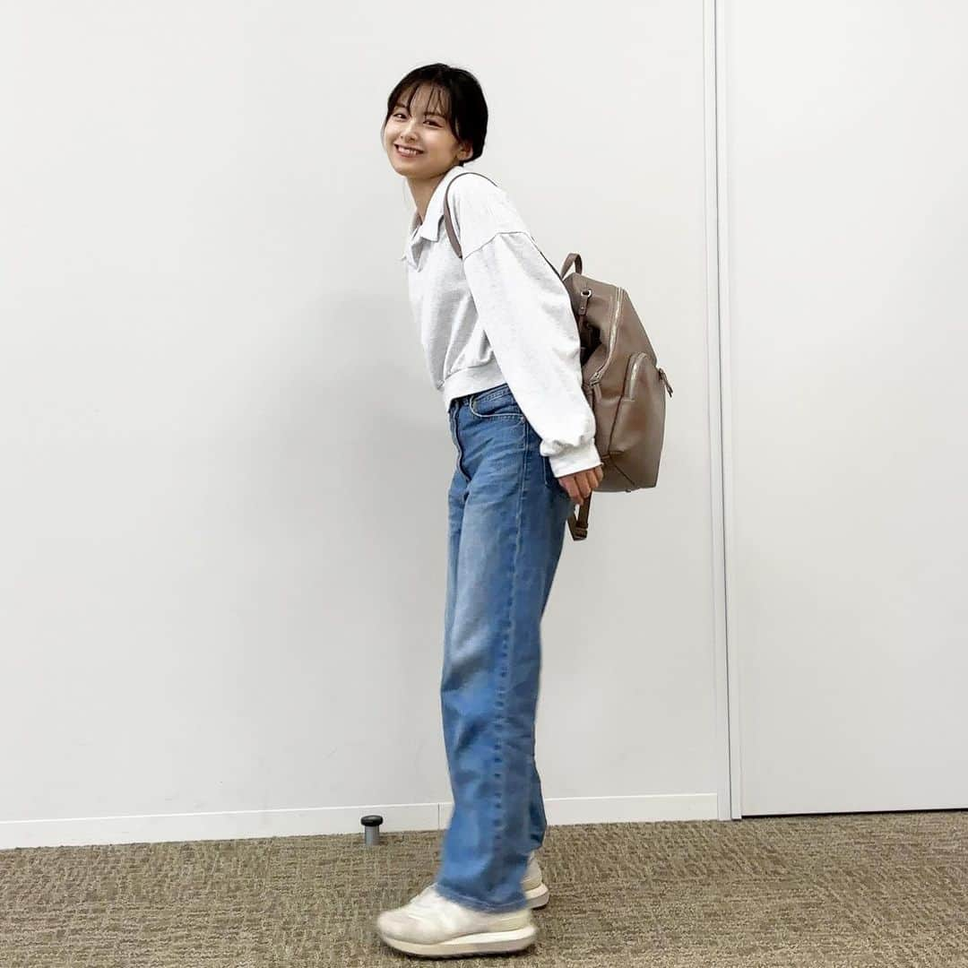 酒井蘭さんのインスタグラム写真 - (酒井蘭Instagram)「#雨の日コーデ tops @dholic_official  denim @lowrysfarm_official  shoes @newbalance  bag @ace_online_store  ---------------------- #通勤コーデ #ワーママコーデ」11月8日 17時00分 - ransakai0313