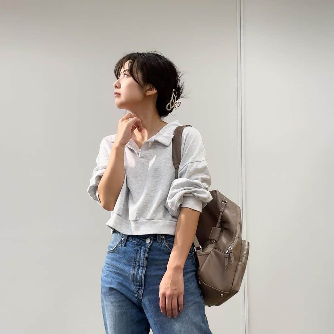 酒井蘭さんのインスタグラム写真 - (酒井蘭Instagram)「#雨の日コーデ tops @dholic_official  denim @lowrysfarm_official  shoes @newbalance  bag @ace_online_store  ---------------------- #通勤コーデ #ワーママコーデ」11月8日 17時00分 - ransakai0313