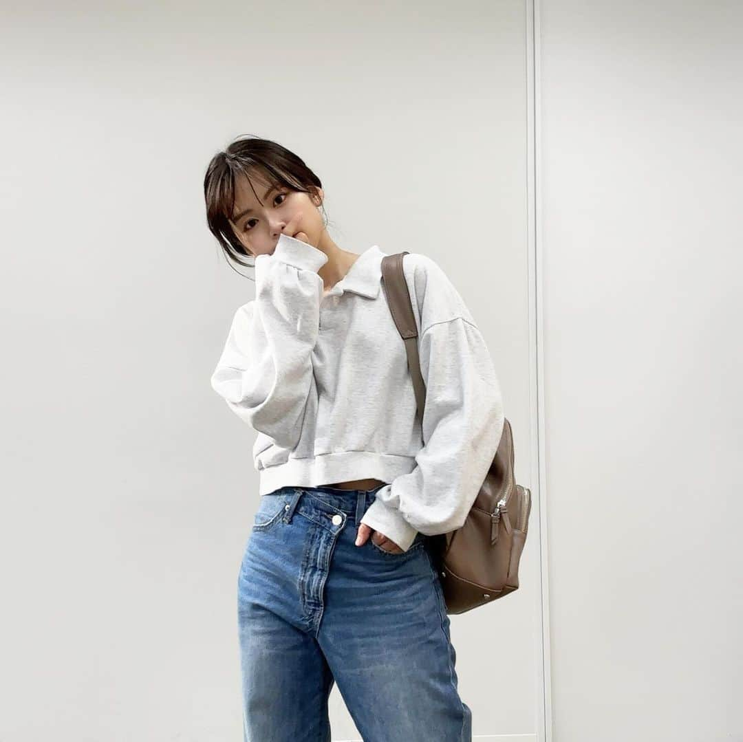 酒井蘭さんのインスタグラム写真 - (酒井蘭Instagram)「#雨の日コーデ tops @dholic_official  denim @lowrysfarm_official  shoes @newbalance  bag @ace_online_store  ---------------------- #通勤コーデ #ワーママコーデ」11月8日 17時00分 - ransakai0313