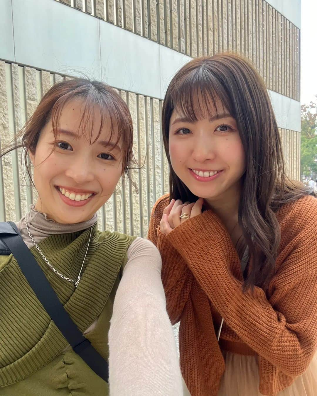 小谷津友里さんのインスタグラム写真 - (小谷津友里Instagram)「連休中に中野にあるおしゃれなカフェに行ってきた☕ 学生の頃からずっと仲良しのまりうすと🥰  お互いをまりうす、ゆりうす、って10代の頃から呼びあってるの🤣笑 この日も大笑いして沢山喋ってほんと楽しかったね🤣  #中野カフェ #☕️ #カフェ巡り #coffee #秋コーデ  #サラダボウル #カフェラテ #東京カフェ  #cafe #lou」11月7日 19時19分 - yurikoyatsu