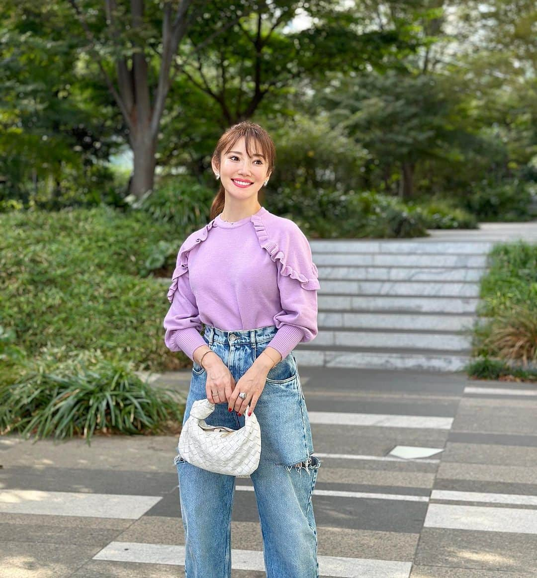 吉田美紀さんのインスタグラム写真 - (吉田美紀Instagram)「・ ・ どの角度からも可愛いこのニット🧶お気に入り♡  夏の終わりから モノトーンを多く着てきたけれど 少し色物を着たい気分になってきました♬  @lialapg   #coordinate #outfit #ootd #look #style #fashion #wardrobe #instagood #instafashion #コーディネート #ファッション #ママコーデ #ママコーディネート #ママファッション」11月7日 19時30分 - miki__yoshida