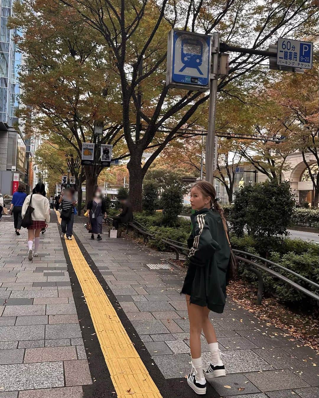 ✷kana✷さんのインスタグラム写真 - (✷kana✷Instagram)「表参道デート的な👩🏼‍🤝‍👨🏽🍁  着けてるネックレス可愛いくてお気に入りなんだけど、 @valegio_accessore の SILVER HEART NECKLECEてやつだよん✨  #PR#VALEGIO#バレジオ#アクセサリー#アクセサリー通販#金アレ対応アクセサリー#金属アレルギー対応 #tokyo#looks#koreanfashion#streetstyle#adidasoriginals#데일리룩#룩북#여름코디#시부야카페#데이트룩#150cmコーデ#アディダスコーデ」11月7日 19時30分 - xxkana513xx