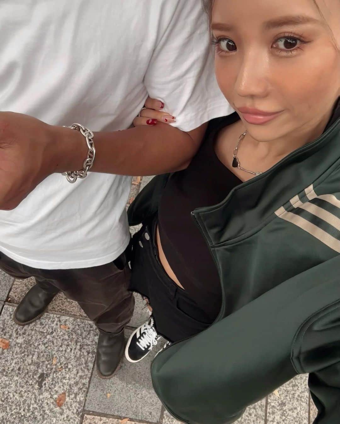 ✷kana✷さんのインスタグラム写真 - (✷kana✷Instagram)「表参道デート的な👩🏼‍🤝‍👨🏽🍁  着けてるネックレス可愛いくてお気に入りなんだけど、 @valegio_accessore の SILVER HEART NECKLECEてやつだよん✨  #PR#VALEGIO#バレジオ#アクセサリー#アクセサリー通販#金アレ対応アクセサリー#金属アレルギー対応 #tokyo#looks#koreanfashion#streetstyle#adidasoriginals#데일리룩#룩북#여름코디#시부야카페#데이트룩#150cmコーデ#アディダスコーデ」11月7日 19時30分 - xxkana513xx