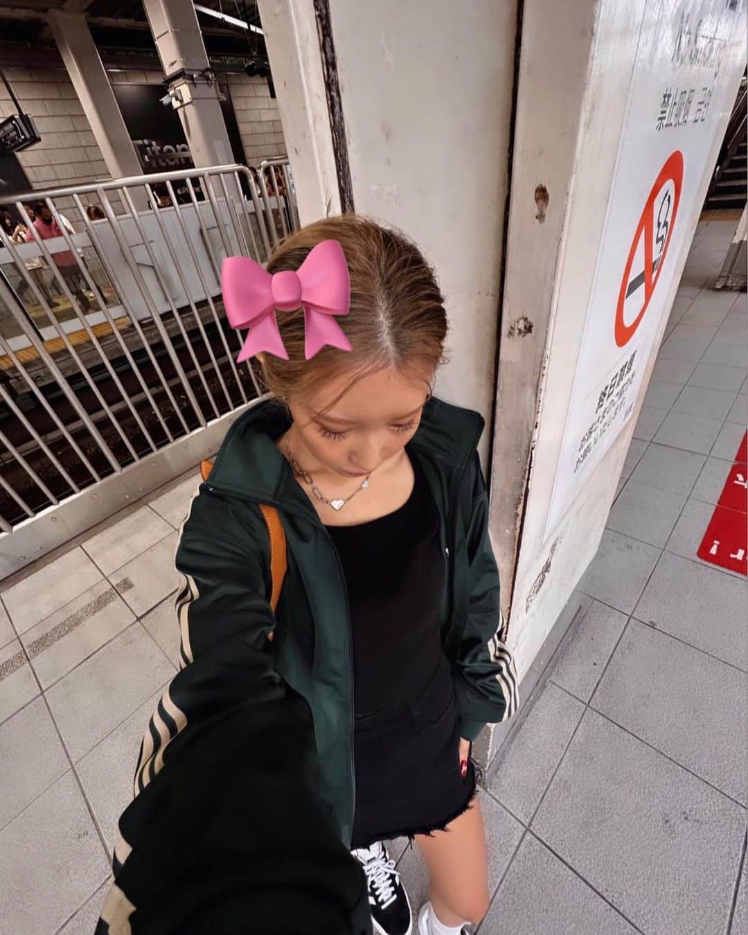 ✷kana✷さんのインスタグラム写真 - (✷kana✷Instagram)「表参道デート的な👩🏼‍🤝‍👨🏽🍁  着けてるネックレス可愛いくてお気に入りなんだけど、 @valegio_accessore の SILVER HEART NECKLECEてやつだよん✨  #PR#VALEGIO#バレジオ#アクセサリー#アクセサリー通販#金アレ対応アクセサリー#金属アレルギー対応 #tokyo#looks#koreanfashion#streetstyle#adidasoriginals#데일리룩#룩북#여름코디#시부야카페#데이트룩#150cmコーデ#アディダスコーデ」11月7日 19時30分 - xxkana513xx