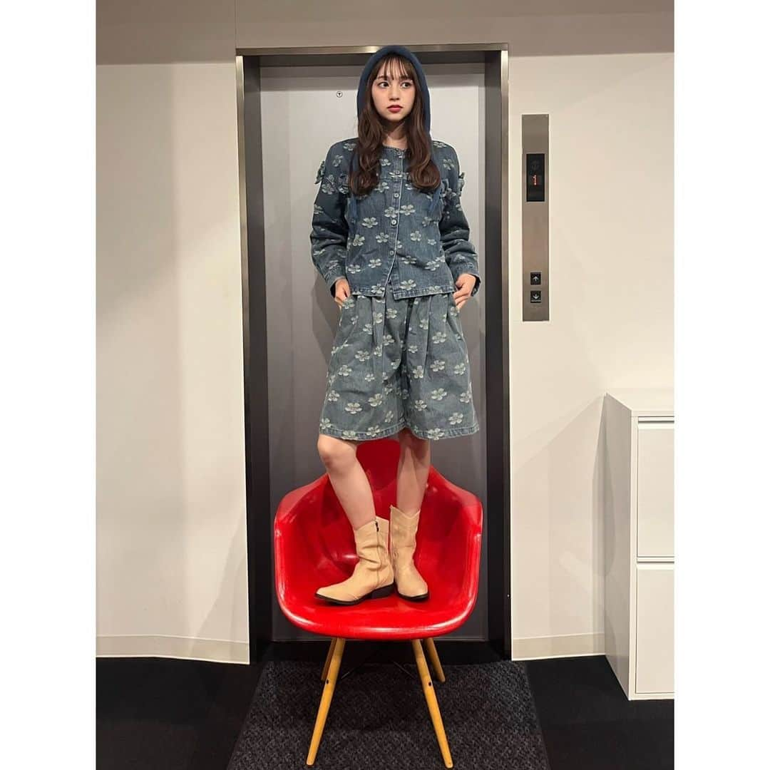 長谷川美月さんのインスタグラム写真 - (長谷川美月Instagram)「SHEIN Autumn coordinate🍁➰👖  花柄デニムジャケット ID: 15409583  花柄デニムパンツ ID: 23530076  ブルーニット帽 ID: 20742680  ウエスタンブーツ ID: 20440797  お買い物の時に使って是非ಠ_ಠ！⬇️ 《クーポンコード》 →BFPJP332 ——— @shein_jp @sheinofficial  #PR #SHEIN #SHEINforAll #SHEIN1111sale #SHEINGoodFinds #loveshein  #saveinstyle #DazyHyunA  試すたび、好きが見つかる。届くたび、好きが増えてく。」11月7日 19時23分 - mxx.____29