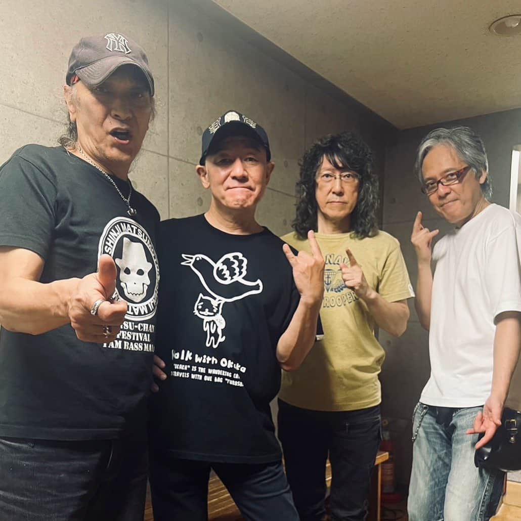 本間大嗣のインスタグラム：「今日はT.R.Iのリハーサル❗️ 難しい曲ばかりだけど、このメンバーで演奏するのはとっても楽しいんだよね❣️ 単板メイプルスネア、早速試そうと思ったら一曲目でヘッドがイカれてお預け💦 ヘッド張り替えて今度のネイキッドのリハで使ってみようかな。 明日は海老名、FMカオンで祥子ちゃんの番組出演です！だんだん迫ってきたけどがんばるよ〜‼️💪 #HIROFEST」