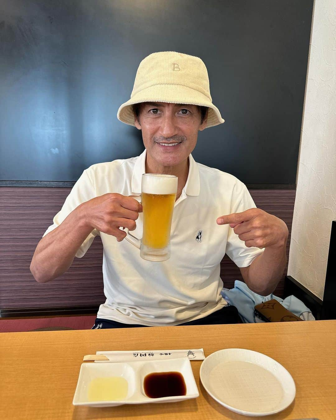 本並健治さんのインスタグラム写真 - (本並健治Instagram)「まいど！ 板門店にて！！ 焼き肉ビール🍺の最強組み合わせ。 エネルギーチャージして師走を乗り切りましょう‼️  #板門店 #焼き肉ビール🍺大興奮です😤  #丸山桂里奈⚽️」11月7日 19時27分 - kenjihonnami