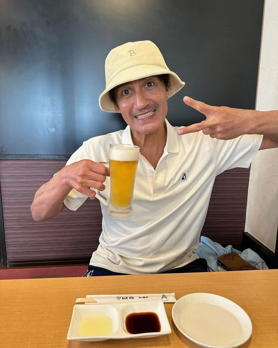 本並健治さんのインスタグラム写真 - (本並健治Instagram)「まいど！ 板門店にて！！ 焼き肉ビール🍺の最強組み合わせ。 エネルギーチャージして師走を乗り切りましょう‼️  #板門店 #焼き肉ビール🍺大興奮です😤  #丸山桂里奈⚽️」11月7日 19時27分 - kenjihonnami