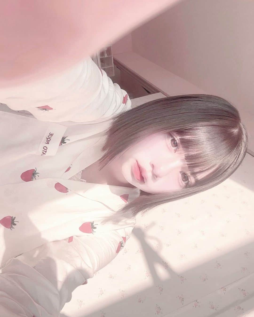 伊藤沙音さんのインスタグラム写真 - (伊藤沙音Instagram)「🧁🐰  朝起きた瞬間に適当にしたメイクが最近で1番盛れたのなぜ、😿   #伊藤沙音 #nicola #ニコラ #ニコモ  #ニコラ12月号発売中」11月7日 19時27分 - shannon_ito_official