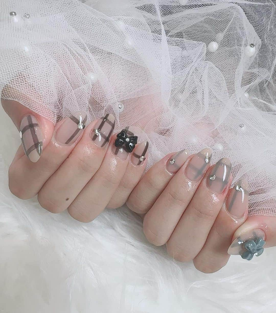 姫奈さんのインスタグラム写真 - (姫奈Instagram)「.  @raviyosaka ♡ @raviy_china   new nailはこんな感じにしてもろた💅✨  おもちゃみたいなリボンがかわちぃ。🎀  #newnail #nails #ネイルデザイン」11月7日 19時28分 - hinapin_0210