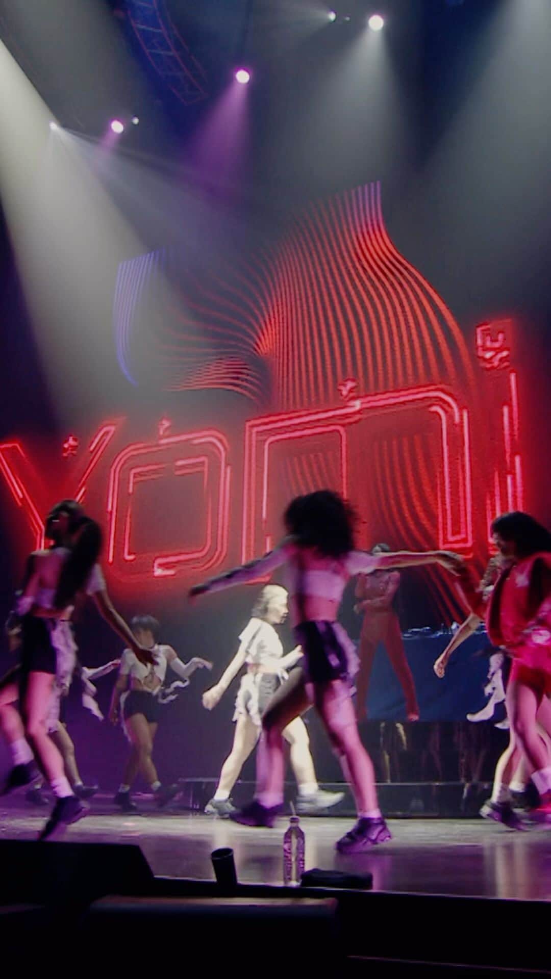 鳴響美のインスタグラム：「Call on me ❤️」