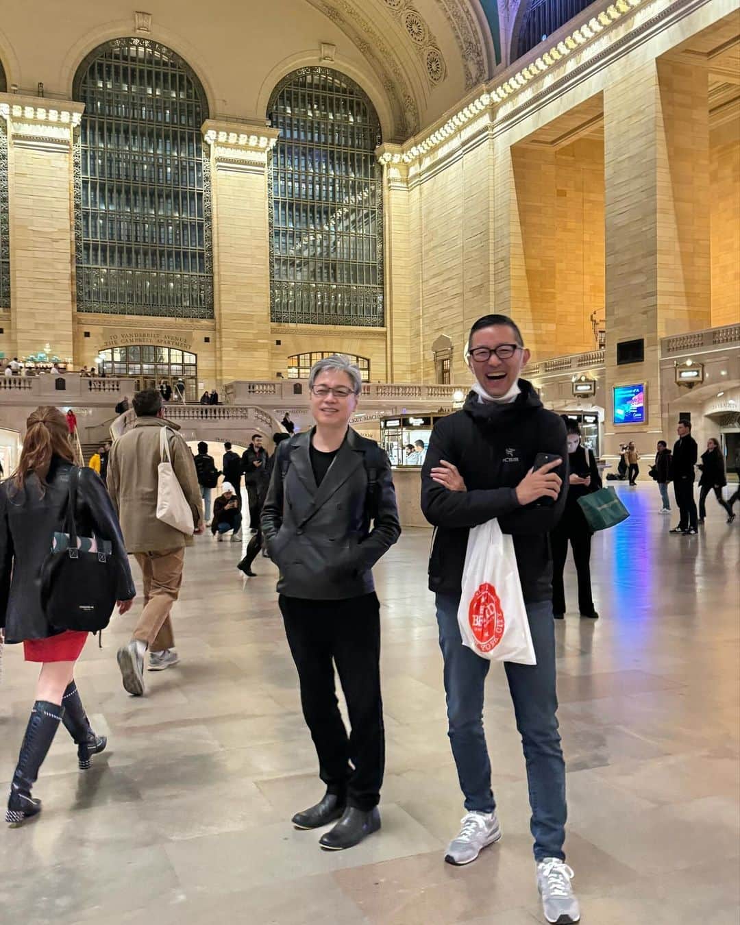 森山良子さんのインスタグラム写真 - (森山良子Instagram)「まずは千里さんから、、今日の１日。早朝のmusic１０.ニューヨークから途中ドキドキが何回か有りましたが何とか無事終了。レッスン後はご飯。東京駅の様な大きなセントラルステーションの片隅に素敵なマルシェを見つけ我がスタッフと物色。今日のNYたのしんでいただけましたか❤️」11月7日 19時29分 - ryoko5699