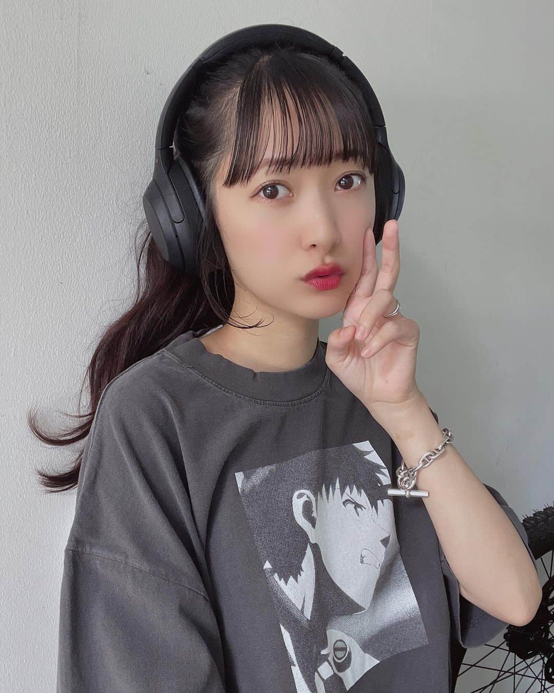 粟津麻依のインスタグラム：「シンジくん♡ みなさん、アスカと綾波レイ、どちら派？ (このアンケート機能たのしい)  ⋅⋅⋅⋅⋅⋅⋅⋅⋅⋅⋅⋅⋅⋅⋅⋅⋅⋅⋅⋅⋅⋅⋅⋅⋅⋅⋅  F.M.C.D. × エヴァンゲリオン！ 11月11日からHYPE DROPアプリ、 HYPE DROP新宿店で販売らしいです！  #pr #hypedrop #fmcd #fostexgarments #エヴァンゲリオン #mai_sneaker_life」