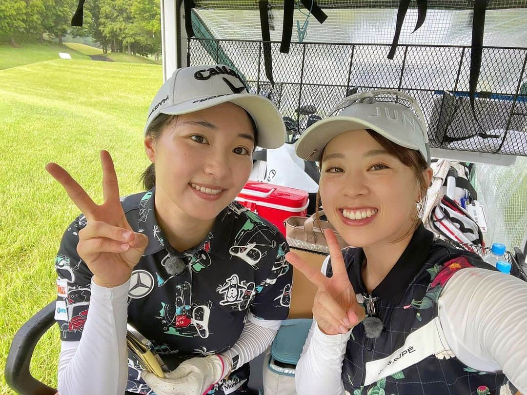 笹原優美のインスタグラム：「☆ 昨夜放送された、 #女子ゴルフペアマッチ選手権 ⛳️✨ ご覧いただいた皆さま ありがとうございました😊🌸  まだ観てない方もいるかもしれないので 一応、ここに結果は書かないでおきます🤭💡  写真は、 同ペアの #三浦桃香 ちゃんと 対戦相手の #徳田葵 ちゃん& #岸紗也香ちゃん🥰 みんなありがと〜🫶🏻✨  TVerで見逃し配信もされていますので、 見逃した方は是非そちらからご覧ください🙌🏻🌈 応援ありがとうございました⛳️💓  番組を観てフォローしてくださった皆さま これから宜しくお願いします😊✨ ☁️ ☁ #女子ゴルフペアマッチ選手権 #BS朝日#ゴルフ#golf#ゴルフ番組 #ゴルフ好き#ゴルフ大好き#ゴルフ上手くなりたい #ゴルフ女子#ゴルフ男子#女子プロゴルファー」