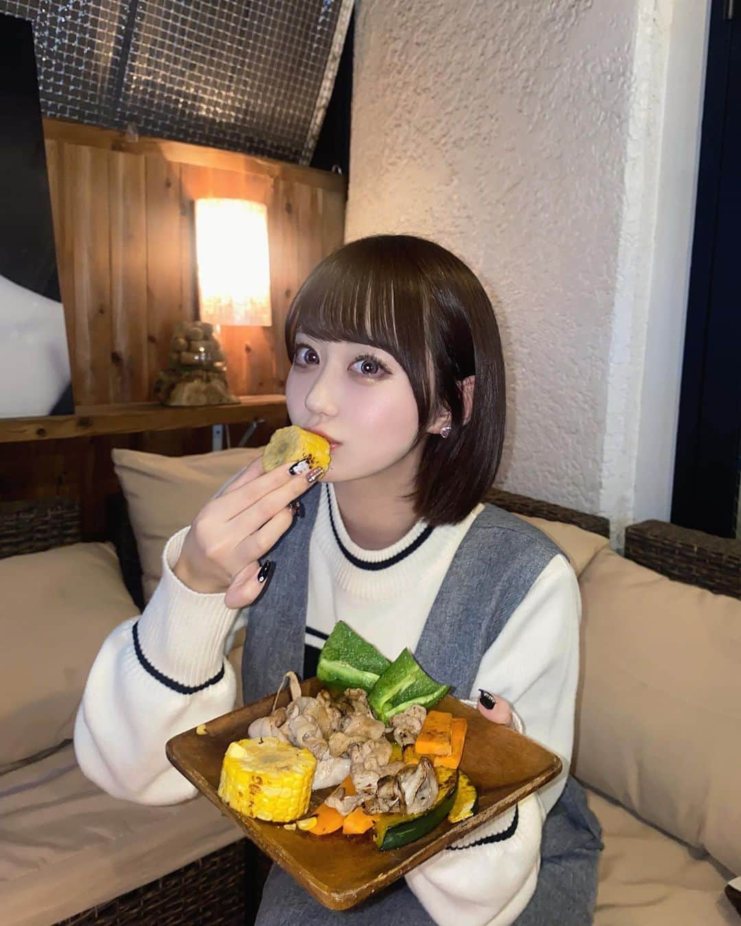 MI-MIさんのインスタグラム写真 - (MI-MIInstagram)「西麻布にある bar Lambdaへ🫶  テラス席でBBQしてきました🍖🌽🍺  お肉にお野菜、〆の焼きそば、アイスクリームと BBQの醍醐味を満喫できちゃうよ!!  店員さんも優しくて、頼めば焼いてくれるから お友達とワイワイ過ごせて満喫できた🥰  この日は20度前後の気温で とっても過ごしやすかったな〜🐱  飲み放題なので飲みすぎちゃった🤣笑  店内はカラオケもついたバーなので BBQ終わりにそのまま飲むのも楽しそう🎤💞  (5枚目はほろ酔いです。笑) (一度、何故か不適切と判断されてこの投稿削除されましたが 未成年ではございません、アラサーです。)  住所📍 東京都港区西麻布2-13-19 コート麻布１F　Dining Bar Lambda 　  PR @lambda_313 #西麻布グルメ #西麻布ディナー #西麻布デート #西麻布bbq #六本木bbq #六本木グルメ #西麻布バー #西麻布bar」11月7日 19時35分 - mii__mi.chan