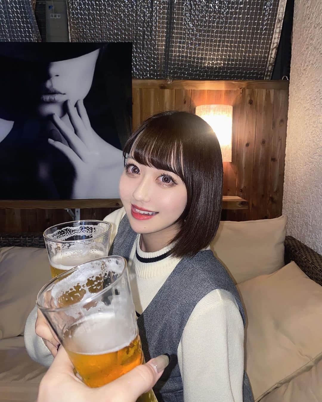 MI-MIのインスタグラム：「西麻布にある bar Lambdaへ🫶  テラス席でBBQしてきました🍖🌽🍺  お肉にお野菜、〆の焼きそば、アイスクリームと BBQの醍醐味を満喫できちゃうよ!!  店員さんも優しくて、頼めば焼いてくれるから お友達とワイワイ過ごせて満喫できた🥰  この日は20度前後の気温で とっても過ごしやすかったな〜🐱  飲み放題なので飲みすぎちゃった🤣笑  店内はカラオケもついたバーなので BBQ終わりにそのまま飲むのも楽しそう🎤💞  (5枚目はほろ酔いです。笑) (一度、何故か不適切と判断されてこの投稿削除されましたが 未成年ではございません、アラサーです。)  住所📍 東京都港区西麻布2-13-19 コート麻布１F　Dining Bar Lambda 　  PR @lambda_313 #西麻布グルメ #西麻布ディナー #西麻布デート #西麻布bbq #六本木bbq #六本木グルメ #西麻布バー #西麻布bar」