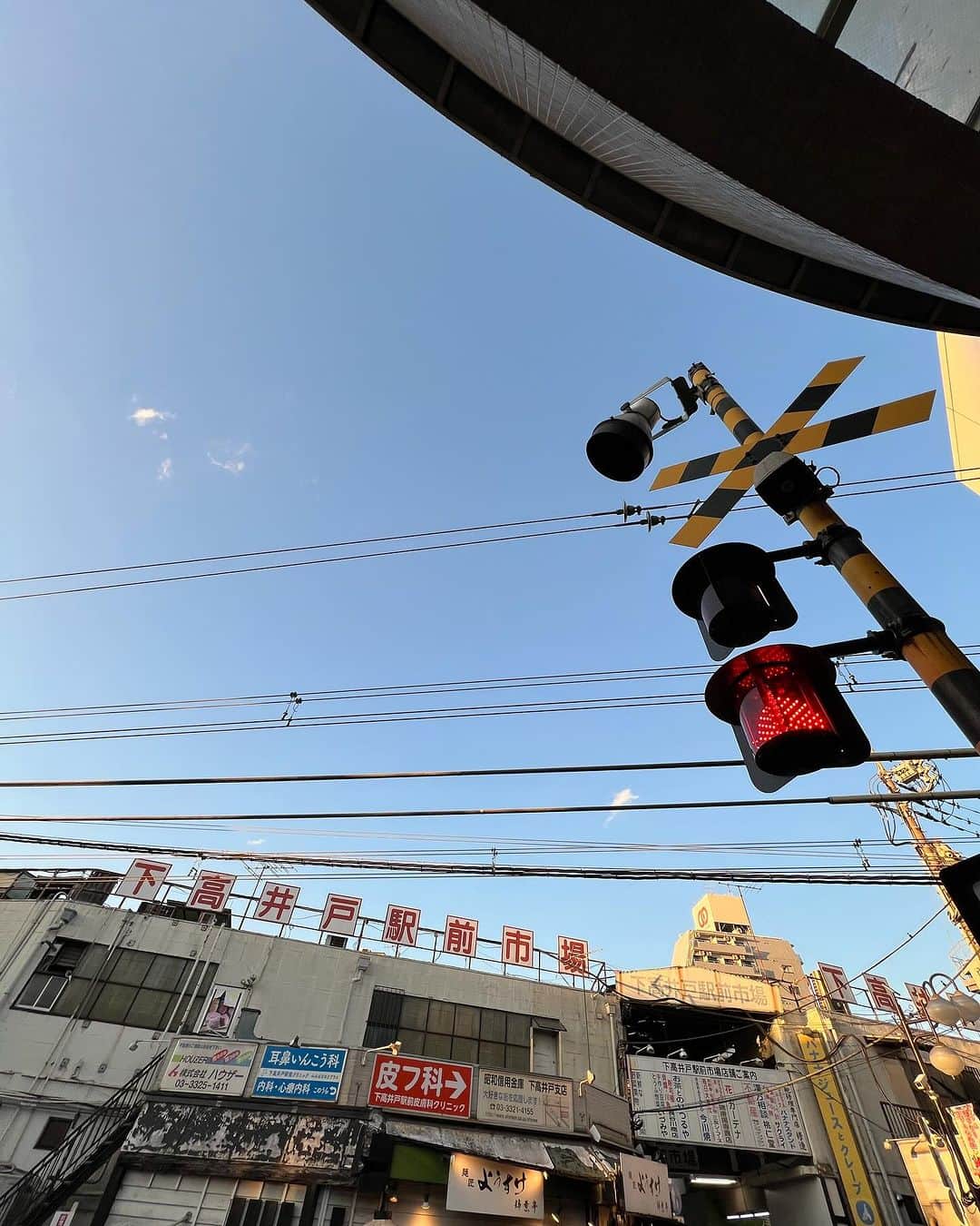のインスタグラム：「来年3月に閉鎖される下高井戸駅前市場へ☆ 行ってみたかった場所へ行き、実際に雰囲気を味わえて嬉しかったです！昭和の風景が失われるのは残念ですが、新しい風景もきっと素敵だと前向きに捉えました！ #下高井戸駅前市場」