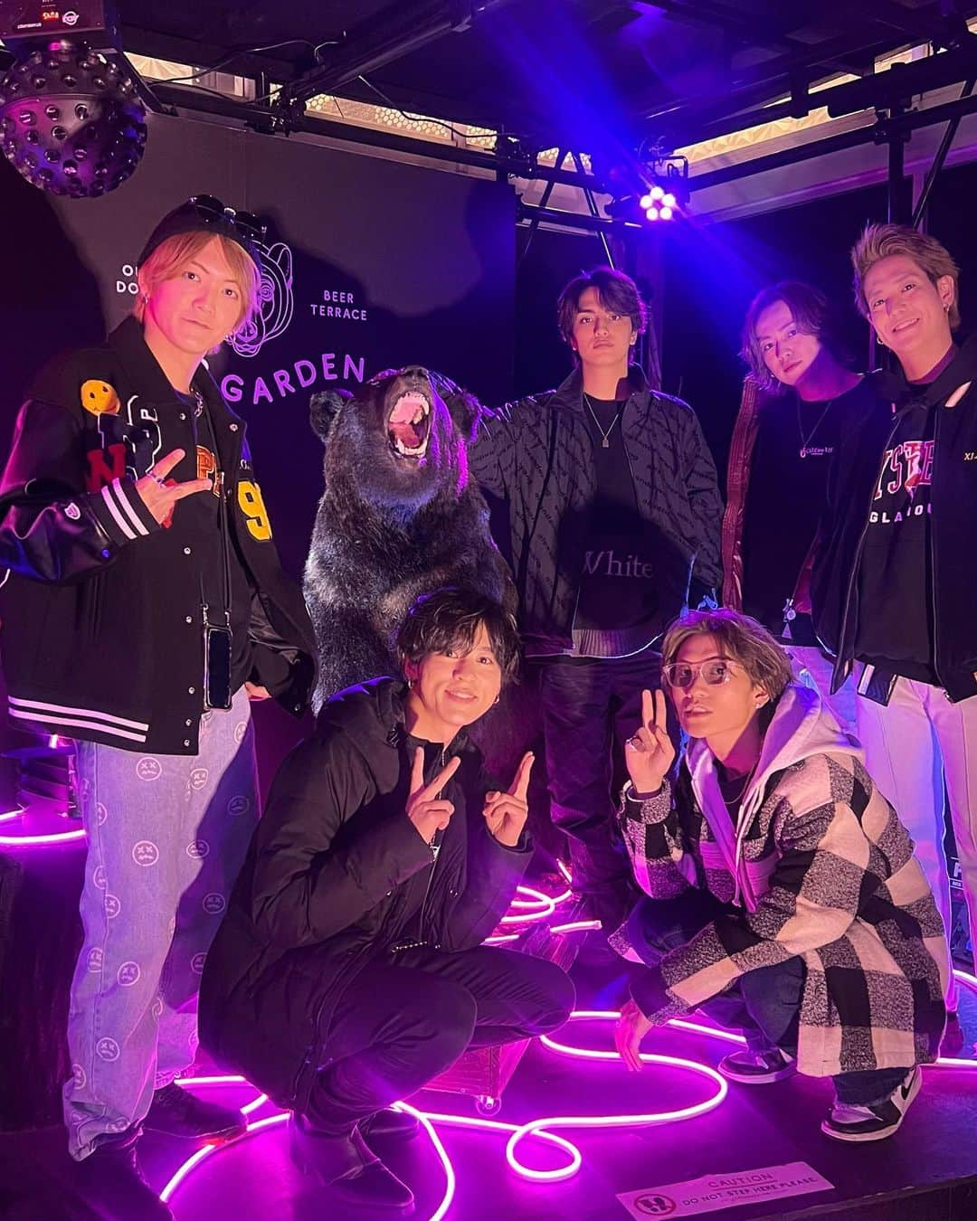 バンダリ亜砂也さんのインスタグラム写真 - (バンダリ亜砂也Instagram)「・ ・ ・ 札幌コレクション終わりに @beargarden.sapporo に遊びに！ ・ ご飯もあるし、外でシーシャも吸えたり店の雰囲気も最高でした😎✨ ・ ・ #札幌 #sapporo  #beargarden #bear #シーシャ #shisha  ##banquet のみんなと撮ったけど #メンバーみたいになってる 笑」11月7日 19時37分 - asaya.0223