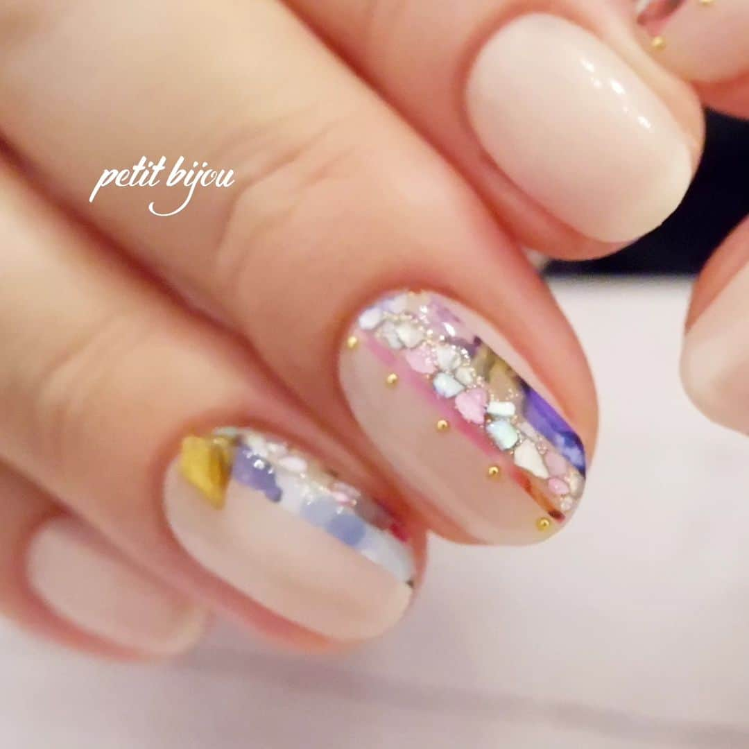 ayumiのインスタグラム：「...⁡ ⁡. ⁡シェルを埋め込みたい！⁡ ⁡という事で♡ ⁡⁡⁡⁡ ⁡.⁡ ⁡#petitbijou_nail #今回はシェルな気分」