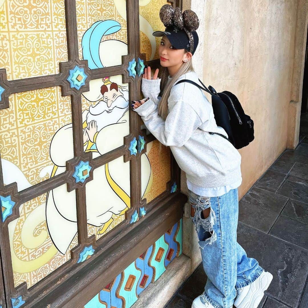 あちゅのインスタグラム：「一番好きなキャラクター  美女と野獣の野獣www  #disney #disneysea  #アリエルのショー見たかったな #アラジンは寝た #シンドバットも寝た #帰りの車も寝たwww」