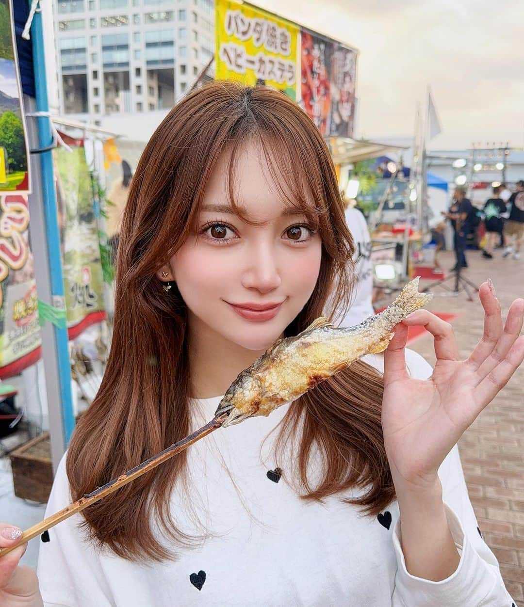 みほぽんさんのインスタグラム写真 - (みほぽんInstagram)「どーしても鮎につられて お台場で食べちゃいました🤤🫶 感想は美味しくてびっくりしたでした。笑  #お台場 #屋台グルメ #鮎の塩焼き #東京デート #東京観光 #ビジョビ #鮎」11月7日 19時40分 - mhpn_i.insta