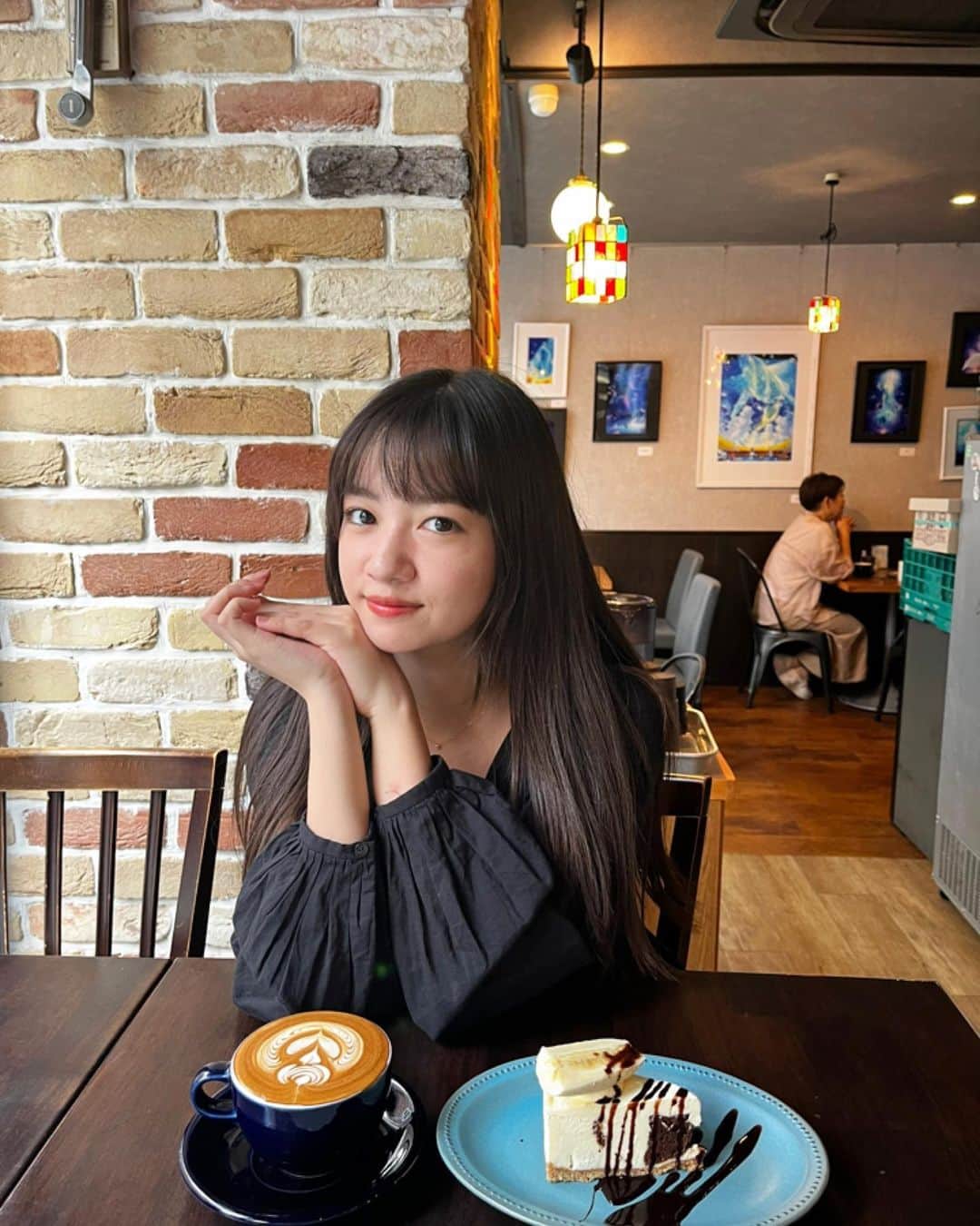 中嶋桃花さんのインスタグラム写真 - (中嶋桃花Instagram)「映画見て、ケーキ食べた🍰  ここのラテアートとっても繊細で、コーヒーも美味しくて、ゆったりできたよ〜」11月7日 19時41分 - momoka_nakajima