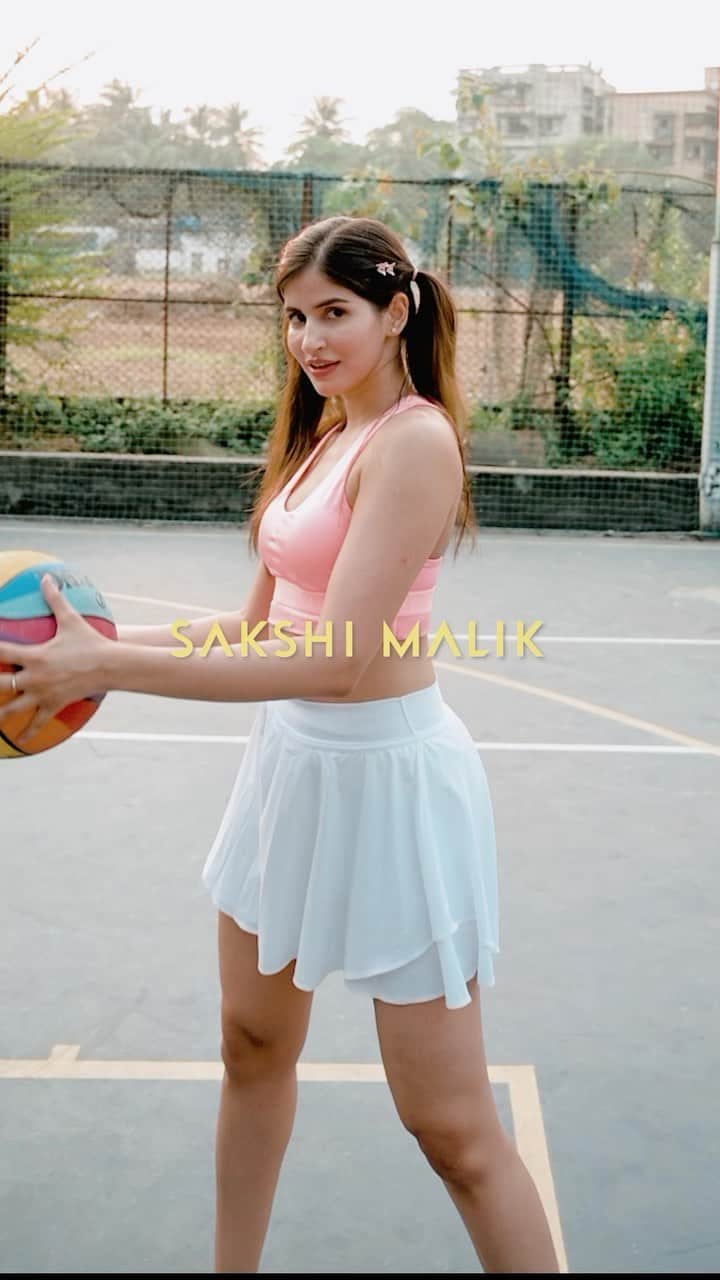 Sakshi Malikのインスタグラム：「💖🏀 . . . .  🎥: @urvishpatel.in」