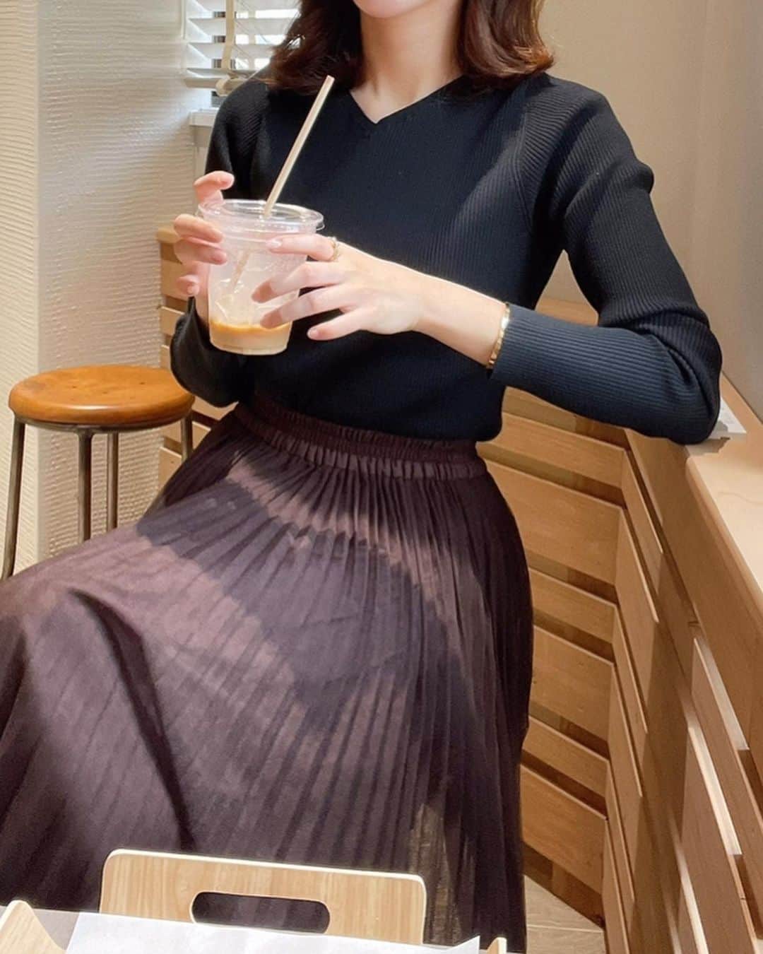 ハンナミさんのインスタグラム写真 - (ハンナミInstagram)「🥐🥖☕️✨  気になってたパン屋さん♩ どれもおいしかった♡  knit @tomorrowland_jp skirt @eneu.official (pleats tulle skirt)」11月7日 19時56分 - han_nami_