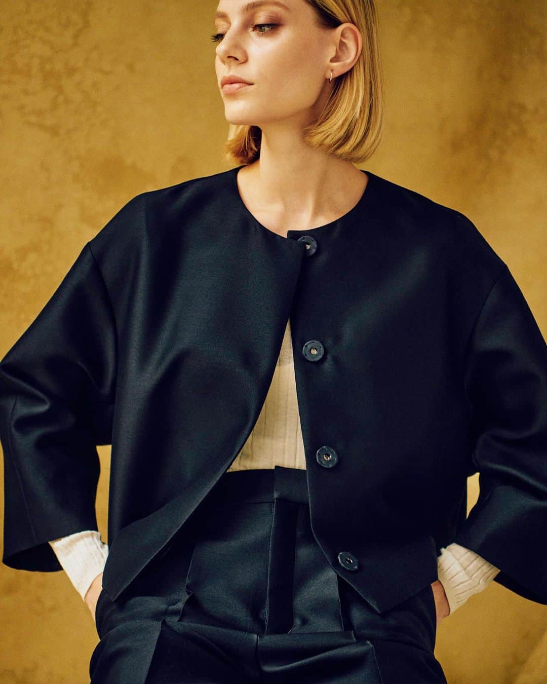 ロペさんのインスタグラム写真 - (ロペInstagram)「【ROPÉ ELEGANCE】 ⁡ 時代とともに変化するエレガンスを、 ファッションで表現しつづけてきたブランドとしての脈々と受け継がれてきた芯があり、 また時代が変わっても愛されるエレガンスという芯は、永遠に変わらない。 ⁡ いつの時代も『エレガンス』は女性 を輝かせ、主役へと導く魔法をかけてくれる。 ⁡ 一部直営店・J'aDoRe JUN ONLINEでご購入いただけます。 ⁡ ⁡ ⁡ @rope_jp @jadorejunonline #ELEGANCE #fashion  #ロペ #ROPÉ #ropejp」11月7日 19時50分 - rope_jp